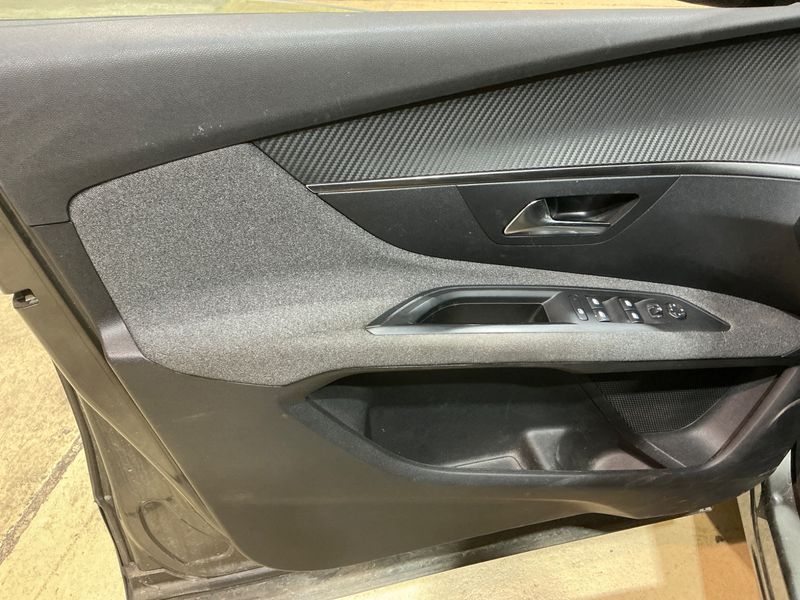 Peugeot 3008 1.5 Blue-HDi Active Business 2020 – снимка 32