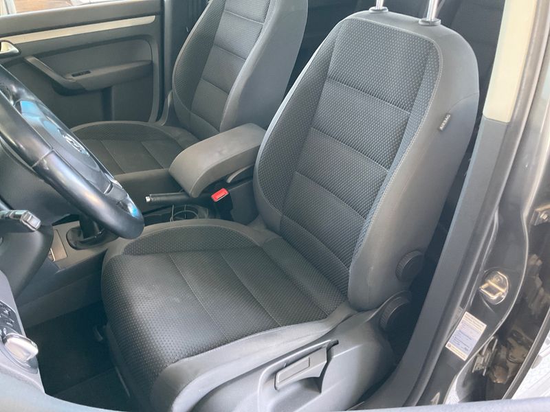Volkswagen Touran 1.6 TDI Comfortline BlueMotion Tech 2011 – снимка 34