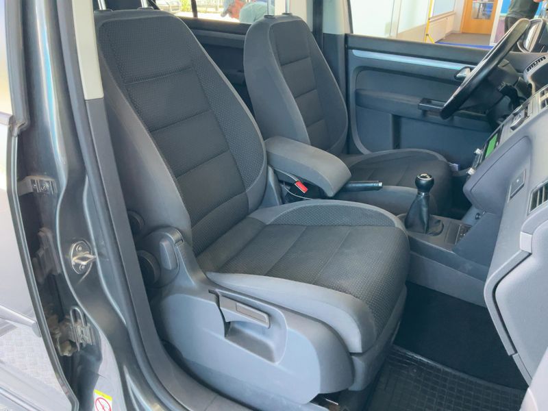 Volkswagen Touran 1.6 TDI Comfortline BlueMotion Tech 2011 – снимка 17