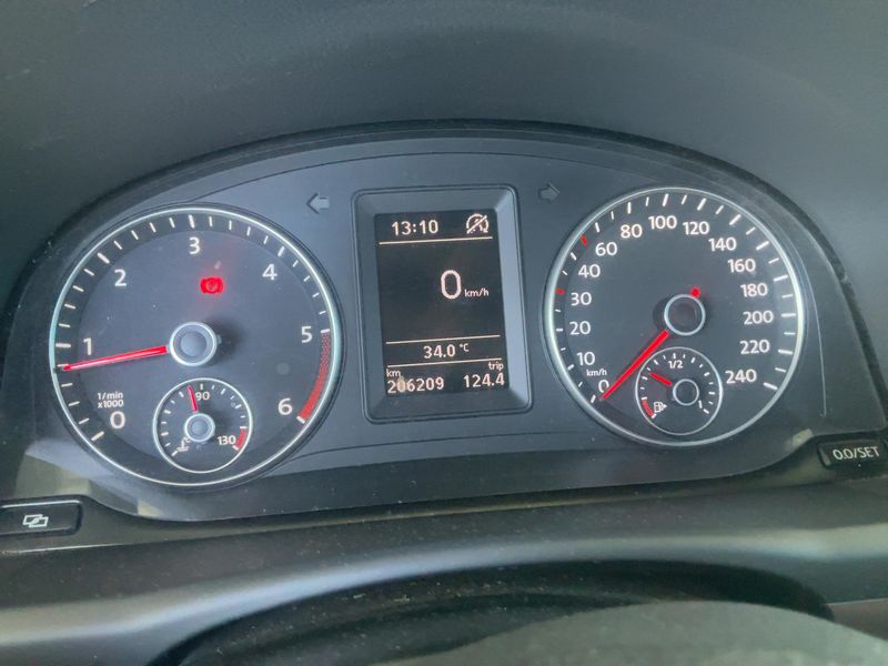 Volkswagen Touran 1.6 TDI Comfortline BlueMotion Tech 2011 – снимка 19