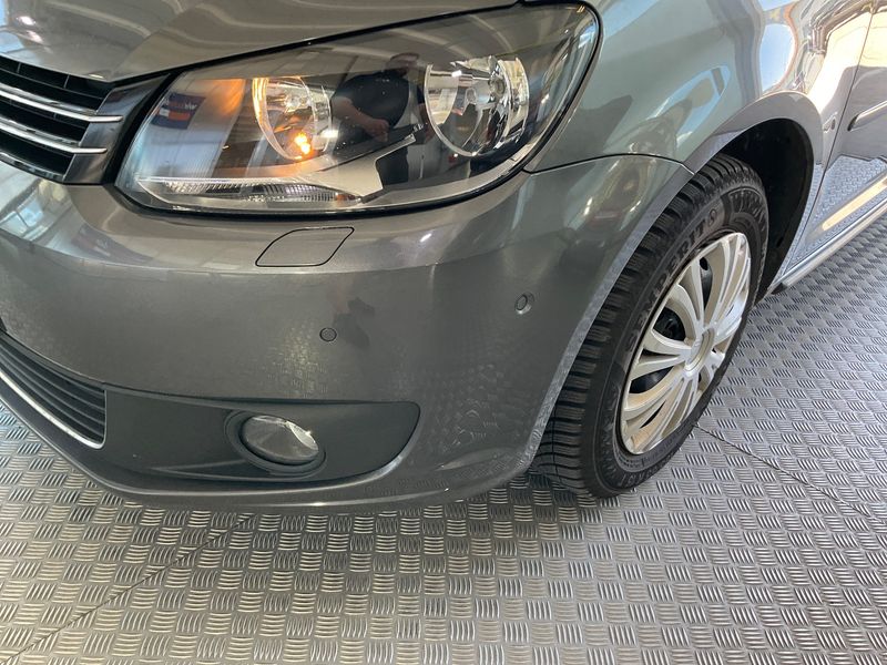 Volkswagen Touran 1.6 TDI Comfortline BlueMotion Tech 2011 – снимка 40