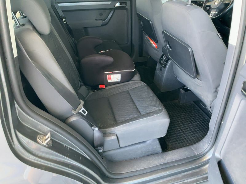 Volkswagen Touran 1.6 TDI Comfortline BlueMotion Tech 2011 – снимка 20