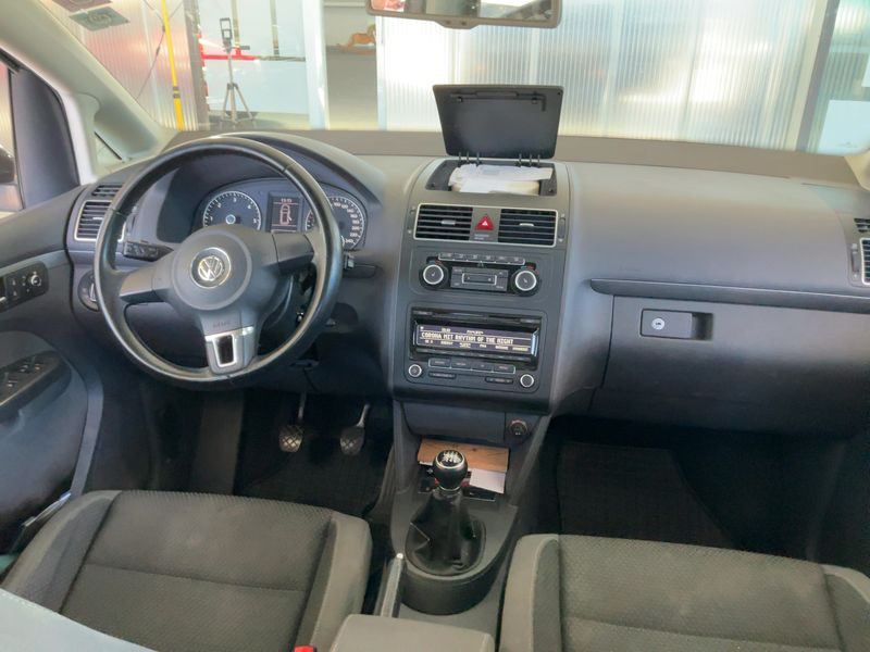Volkswagen Touran 1.6 TDI Comfortline BlueMotion Tech 2011 – снимка 18