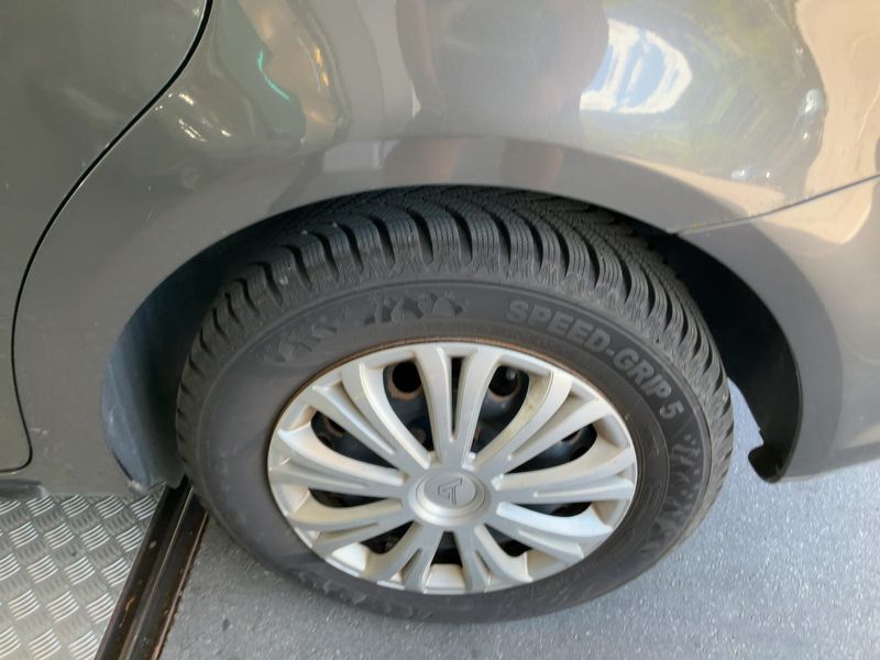 Volkswagen Touran 1.6 TDI Comfortline BlueMotion Tech 2011 – снимка 5