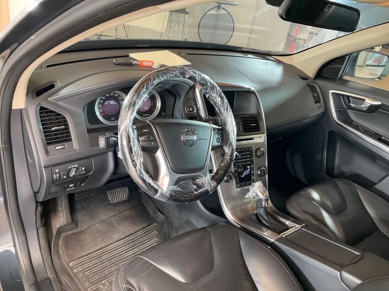 Volvo XC60 2.4 D4 Edition PRO AWD 2013 – снимка 39