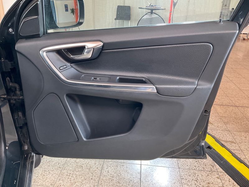 Volvo XC60 2.4 D4 Edition PRO AWD 2013 – снимка 42