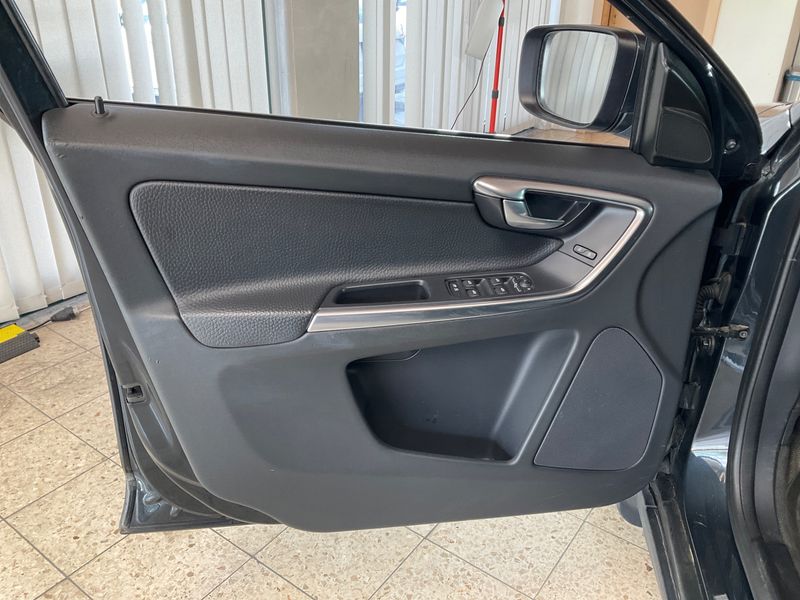 Volvo XC60 2.4 D4 Edition PRO AWD 2013 – снимка 37