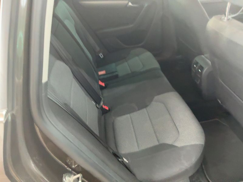 Volkswagen Passat 2.0 TDI Comfortline BlueMotion Tech 2013 – снимка 20