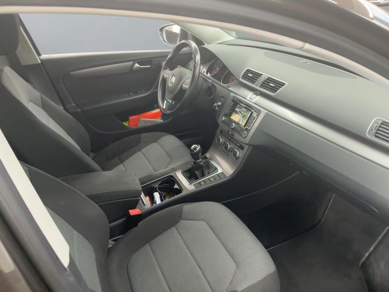 Volkswagen Passat 2.0 TDI Comfortline BlueMotion Tech 2013 – снимка 17