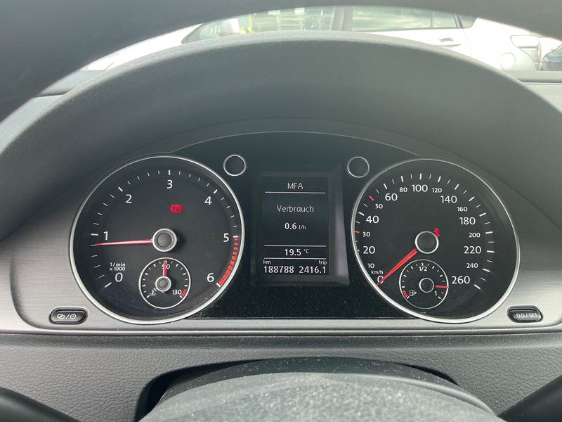 Volkswagen Passat 2.0 TDI Comfortline BlueMotion Tech 2013 – снимка 19