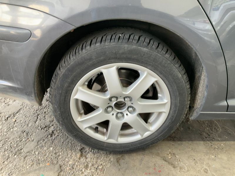 Toyota Avensis 2.0 Executive Liftback 2004 – снимка 9