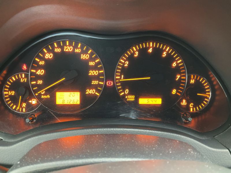 Toyota Avensis 2.0 Executive Liftback 2004 – снимка 18