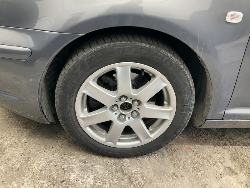 Toyota Avensis 2.0 Executive Liftback 2004 – снимка 3