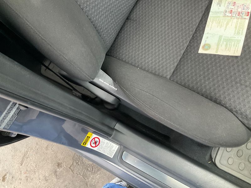 Toyota Avensis 2.0 Executive Liftback 2004 – снимка 30