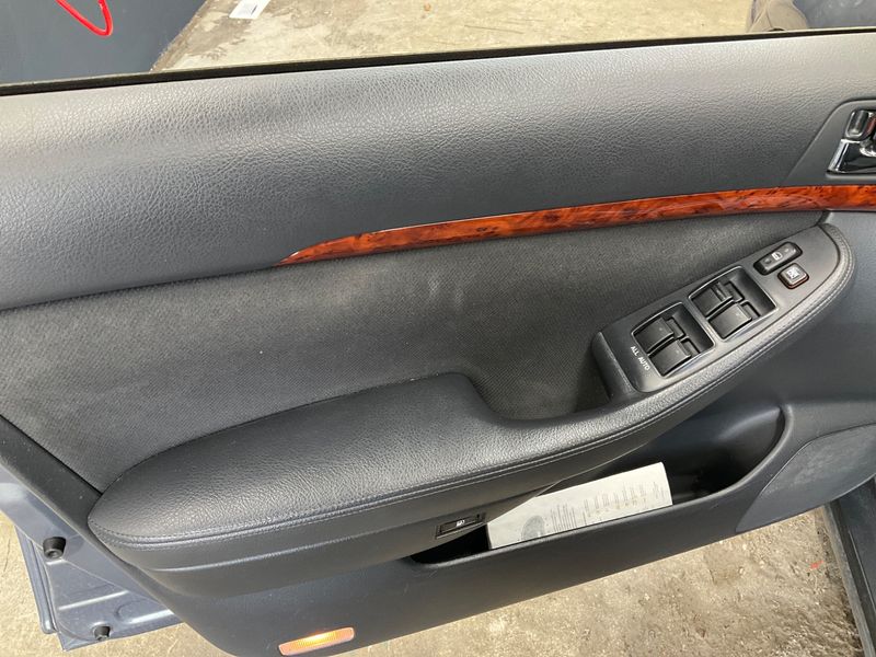 Toyota Avensis 2.0 Executive Liftback 2004 – снимка 25