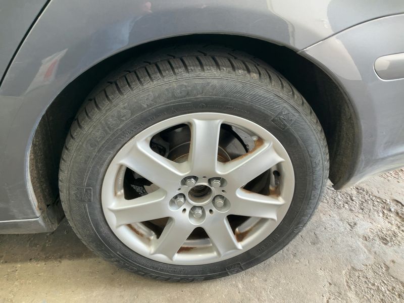 Toyota Avensis 2.0 Executive Liftback 2004 – снимка 5