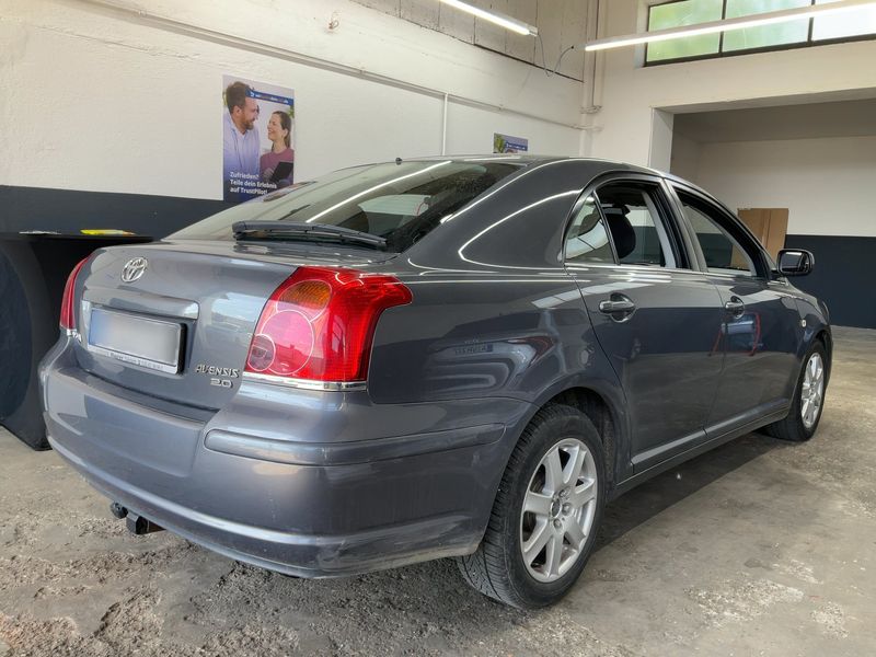 Toyota Avensis 2.0 Executive Liftback 2004 – снимка 8