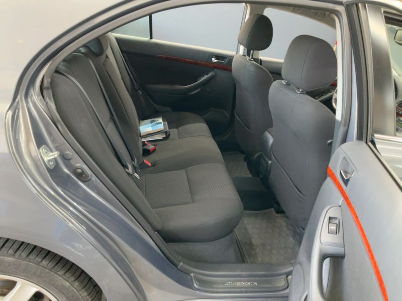 Toyota Avensis 2.0 Executive Liftback 2004 – снимка 19