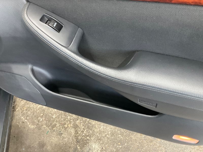 Toyota Avensis 2.0 Executive Liftback 2004 – снимка 29