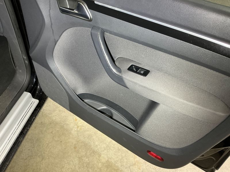 Volkswagen Touran 2.0 TDI Highline 2011 – снимка 26