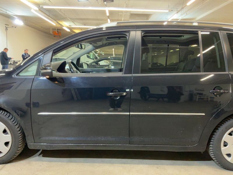 Volkswagen Touran 2.0 TDI Highline 2011 – снимка 4