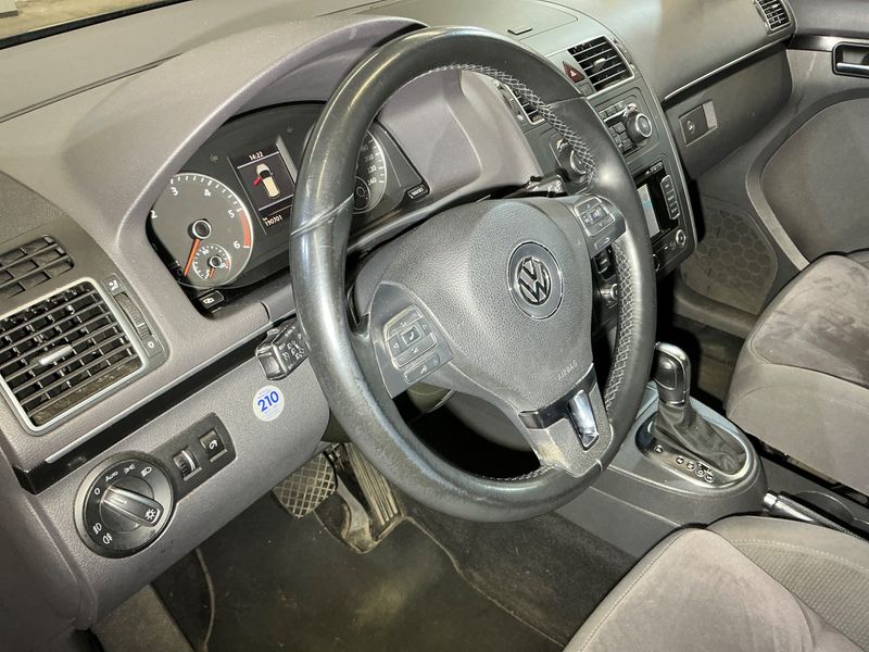 Volkswagen Touran 2.0 TDI Highline 2011 – снимка 29