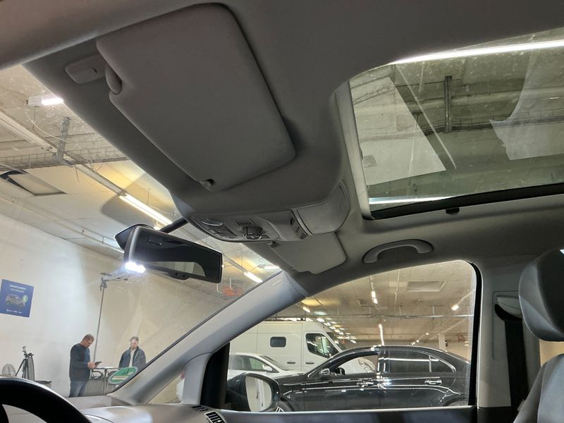 Volkswagen Touran 2.0 TDI Highline 2011 – снимка 31