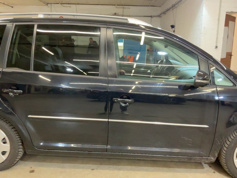 Volkswagen Touran 2.0 TDI Highline 2011 – снимка 10