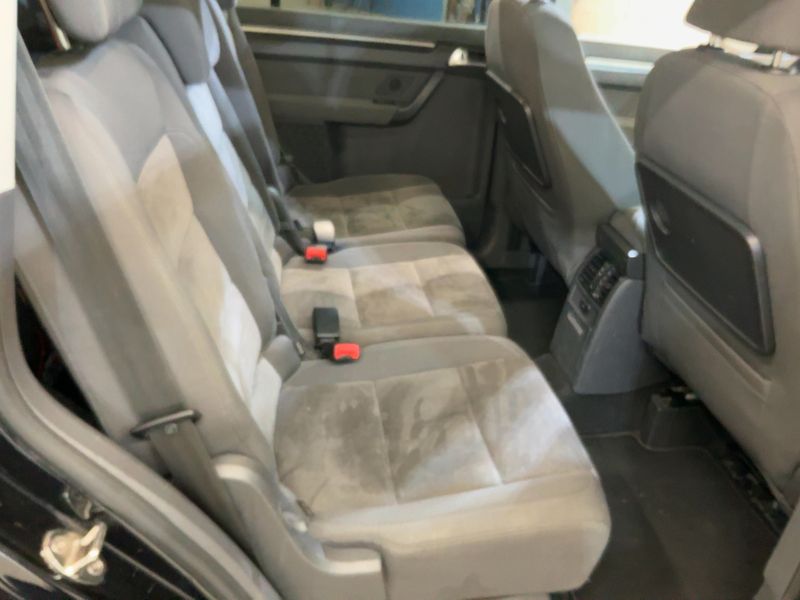 Volkswagen Touran 2.0 TDI Highline 2011 – снимка 20