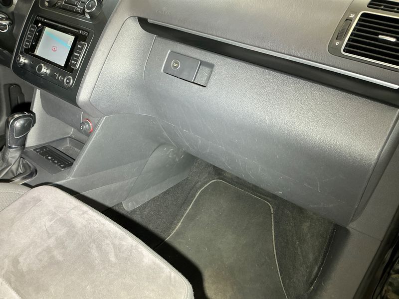 Volkswagen Touran 2.0 TDI Highline 2011 – снимка 24