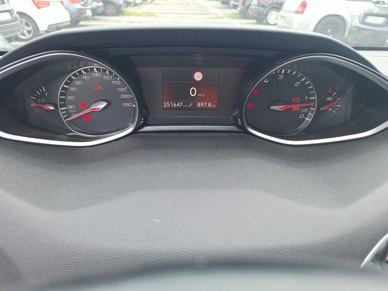 Peugeot 308 1.5 Blue-HDi Tech Edition 2018 – снимка 12