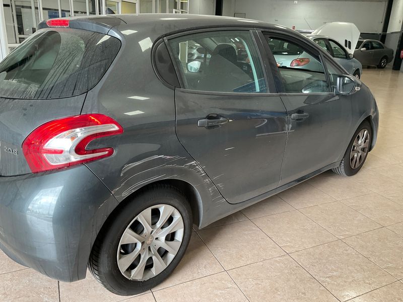 Peugeot 208 1.2 VTi Access 2015 – снимка 2