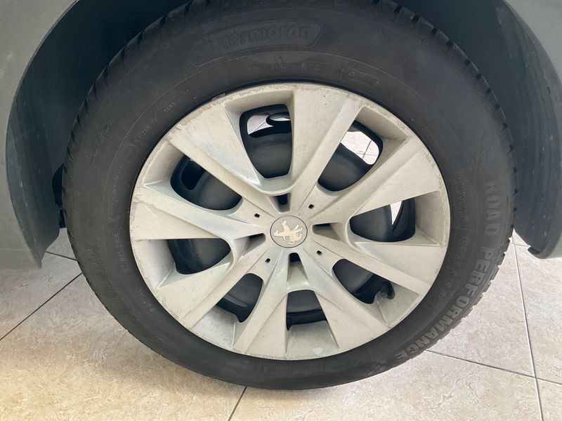 Peugeot 208 1.2 VTi Access 2015 – снимка на щета