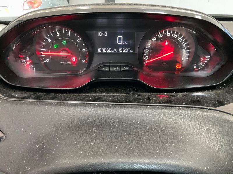 Peugeot 208 1.2 VTi Access 2015 – снимка 4