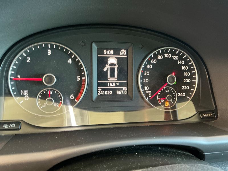 Volkswagen Touran 1.6 TDI 4Friends BlueMotion Tech 2013 – снимка 19