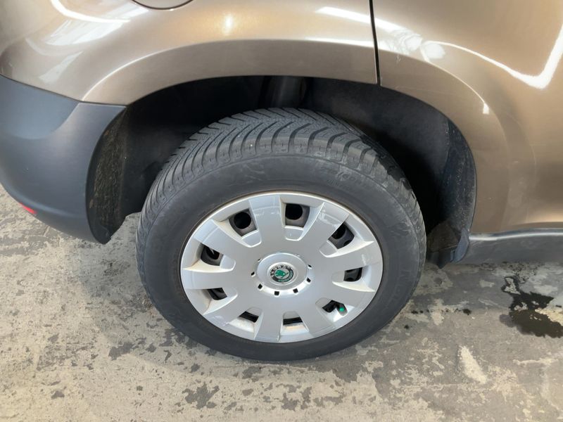 Skoda Yeti 2.0 TDI Active Plus Edition 2012 – снимка 9