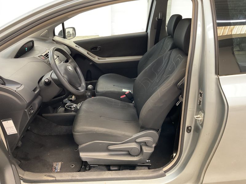 Toyota Yaris 1.0 VVT-i Active 2009 – снимка 3