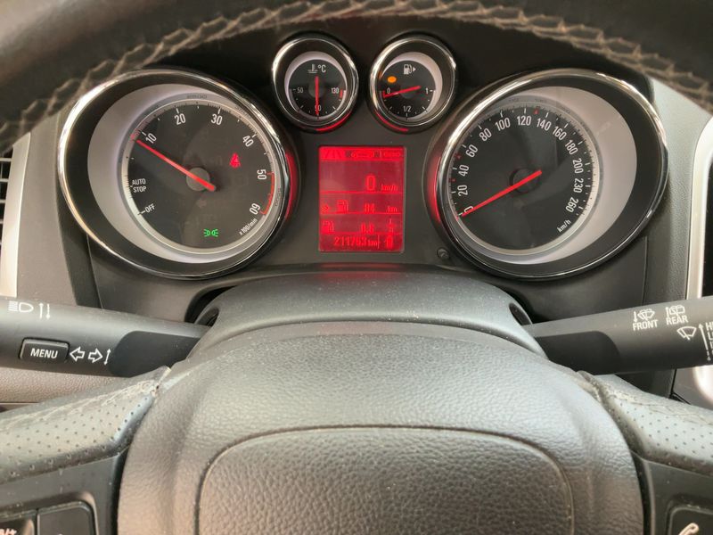 Opel Astra GTC 2.0 CDTI Basis 2014 – снимка 19