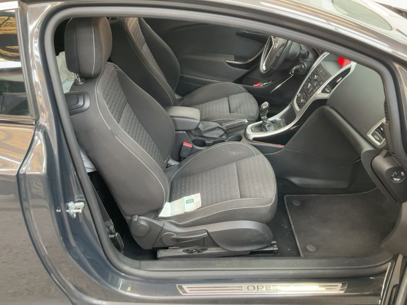 Opel Astra GTC 2.0 CDTI Basis 2014 – снимка 17