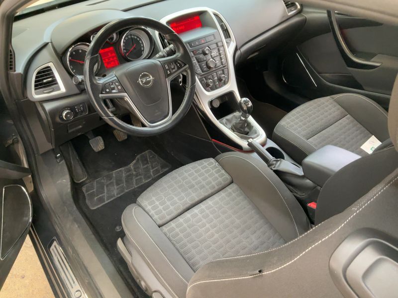 Opel Astra GTC 2.0 CDTI Basis 2014 – снимка 18