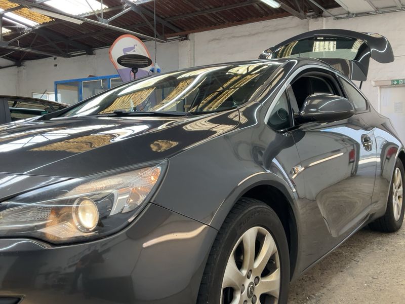 Opel Astra GTC 2.0 CDTI Basis 2014 – снимка 2