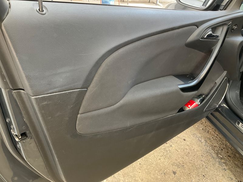 Opel Astra GTC 2.0 CDTI Basis 2014 – снимка 26