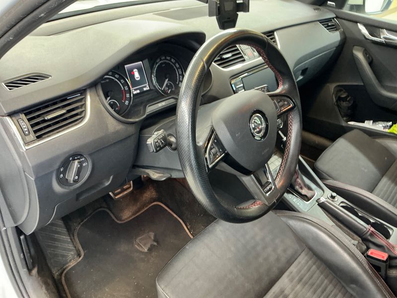 Skoda Octavia 2.0 TDI RS 2014 – снимка 32