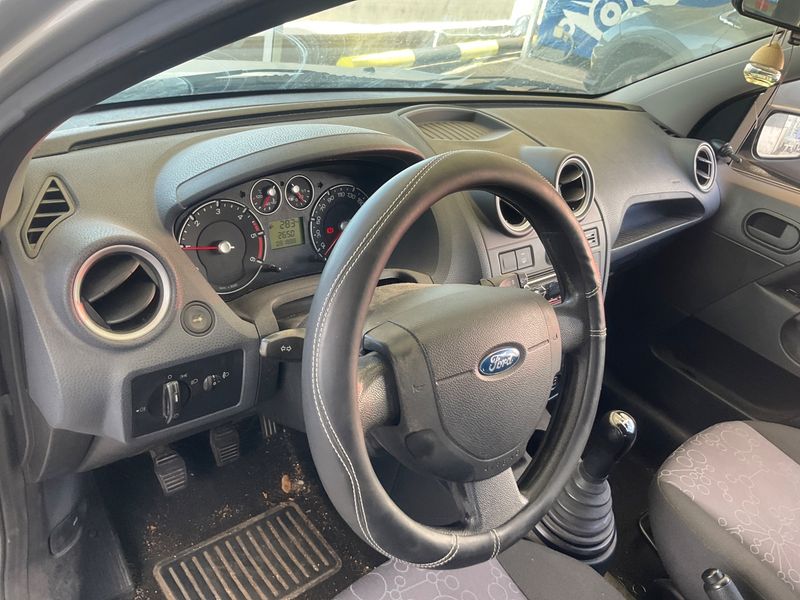 Ford Fiesta 1.4 TDCi Ambiente 2009 – снимка 9