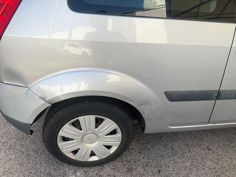 Ford Fiesta 1.4 TDCi Ambiente 2009 – снимка 11