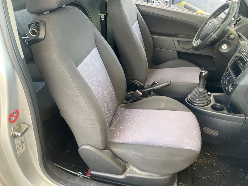 Ford Fiesta 1.4 TDCi Ambiente 2009 – снимка 15