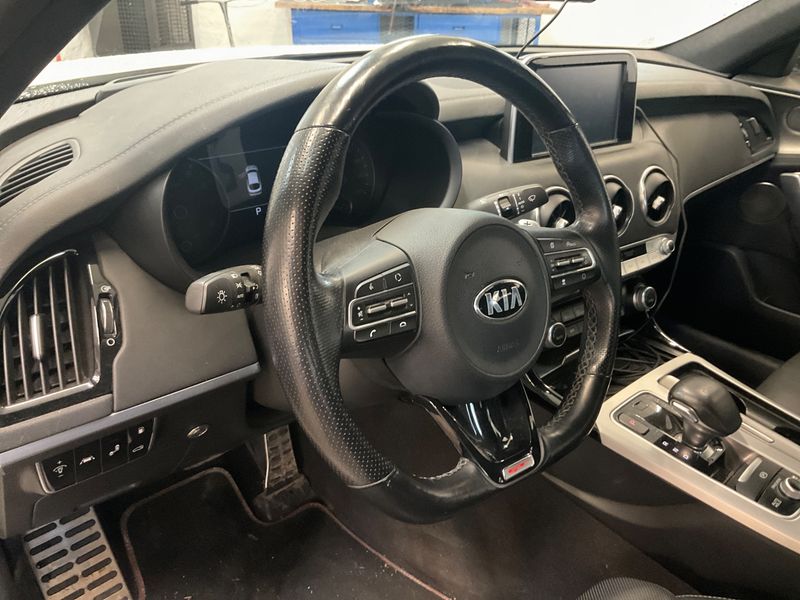 Kia Stinger 3.3 V6 TGDI GT 4WD 2017 – снимка 23