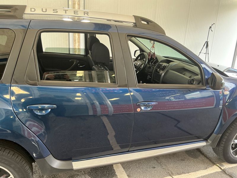 Dacia Duster 1.5 dCi Black Shadow 4x2 2017 – снимка 10