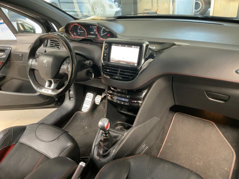 Peugeot 208 1.6 THP GTi 2017 – снимка 17