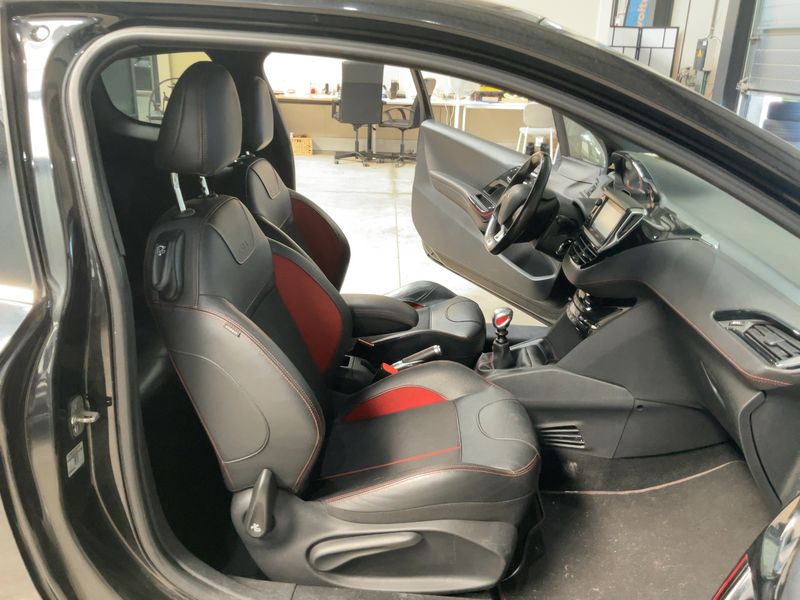 Peugeot 208 1.6 THP GTi 2017 – снимка 16